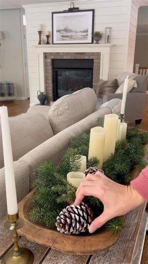 𝐓𝐚𝐦𝐦𝐲 🌿Lavender Brook Home🌿 on Instagram: "Easy DIY snowy pinecones This DIY is so easy. You just need pinecones, a little mod podge, and some flocking powder. You can bake the pinecones at a low temperature for about a half an hour to kill any critters. Then, simply paint a little mod podge on the pinecone and dip it in flocking powder. You can make them a light flocking or a heavy flocking to your preference. Easy easy DIY decor/ winter d