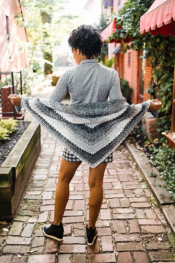 Omar Wrap, free crochet triangle scarf pattern