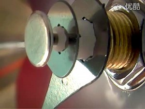 流动的扇面挂钟:Manifold Clock