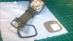 Replacing the battery in a polar FT1 watch | Techsmart Felixstowe