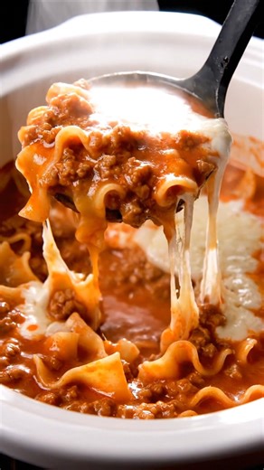 NO LAYERING. SLOW COOK. Lasagna… but make it dump & done 🤯🍝 No boiling noodles, no perfect layers just toss it in the slow cooker and come back to cheesy, saucy comfort. Weeknight lifesaver and only 1 dish to clean. 👇 The "Dump & Go" Method: Break Lasagna noodles. Add browned beef, sauce & broth. Slow cook until tender. Top with Ricotta/Mozzarella mix. Tag someone who loves their Slow Cooker! 👇 Team ricotta or cottage cheese? 👇 #PastaRecipe #EasyRecipe #FoodReels #SlowCookerDinner #LazyLasa