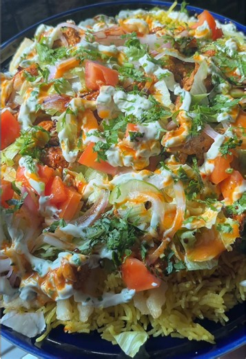 Mazedar shawarma rice platter recipe ⬇️ Shawarma masala: 2 tbsp sabit dhaniya 1 tbsp sabit zeera 4-5 laung aik tukra jaifal 2 pieces daarcheeni 1 tbsp sabit kali mirch 2 badian ke phool 3-4 sabz elaichi 2 bari elaichi 10-15 sabit laal mirch 2 tez pattay 2 tbsp paprika 1 tbsp laal mirch powder 1 tbsp onion powder 1 tbsp garlic powder 1 tbsp sumac 1/2 tsp zarda food color 1 tsp haldi Chicken marination: 3 tbsp shawarma masala 2 tbsp olive oil 1/2 cup dahi 2 tbsp tomato paste 2 tsp salt 2 lemon ka 