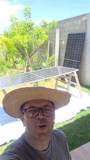 Tarcisio Simone Solar on Instagram: "PLACA BIFACIAL 610Wp dando 1000Wp com lona branca por baixo é possível? ENERGIA SOLAR OFF GRID Tarcisio Simone"