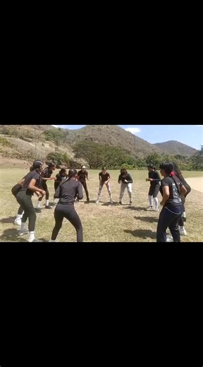 Las Mambas Negras. #deportestiktok #educacion #caracas #ocumaredeltuy #kickingball