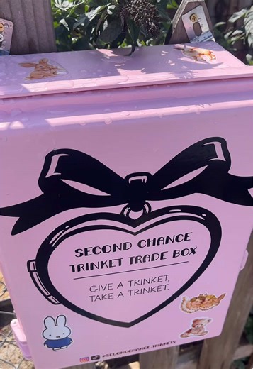 i will 100000% be coming back here!! ty @secondchance_trinkets also @✿ Zandee ✿ i saw your tiktok & i put those butterfly clips in i hope you enjoy them!! #trinket #trinketbox #sacramento