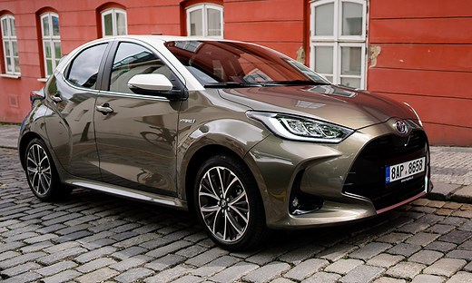 Toyota Yaris battery light is on - causes and how to reset