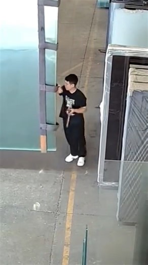 Not a great day on the job | The Mirror