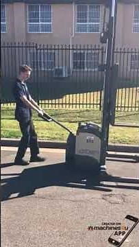 Crown walkie stacker - Fully refurbished