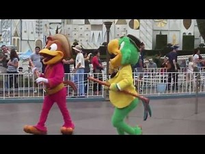 DISNEYLAND MICKEY'S SOUNDSATIONAL PARADE MAY 2013 ( HD )