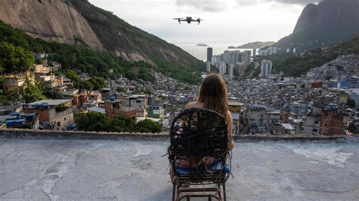 Vídeo viral feito por drone alimenta debate sobre turismo nas favelas do Rio