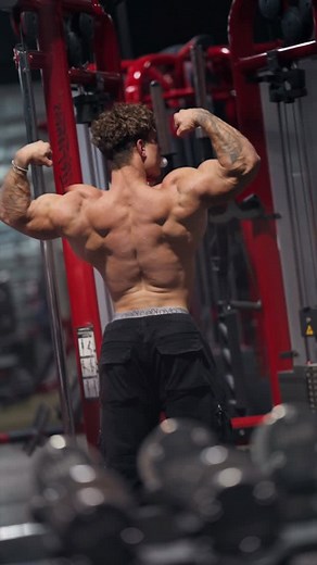 Anthony Mantello | Just started a cut. Peak aesthetics loading…⏳ Code “Ant”⤵️ @youngla | @hugesupplements #flex #aesthetics #bodybuilding | Instagram