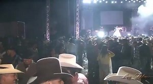 2.4M views · 27K reactions | 鸞 https://www.tiktok.com/@bailesguanajuatoraza?_t=8UeN6Spy9LX&_r=1 Y que tal los bailes en tu pueblo ? Pues .. | Bailes Guanajuato Raza | Facebook