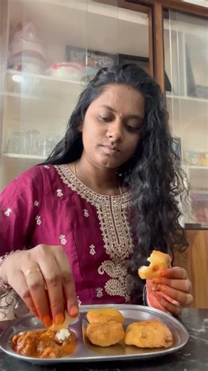 గారెలు అంటే నాకు చాలా ఇష్టం😋❤️#foodie #anniversary #specials #loveumaa #ytshorts #ytviral #viral