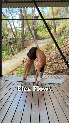 Comment „flex“ to try the first workout of my mobility program for free ✅ Do these exercises after long sitting periods or whenever your body craves movement 💪🏼 I love combining traditional mobility exercises with bodyweight flows to create more movement for the body, loosen up tense muscles, and gently lengthen tight structures. A simple but powerful way to take care of your body anywhere, anytime. Save it, try it 🍀 🎥 @funkymonkeysurfyoga | LeoMoves