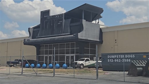 196K views · 962 reactions | The former Fry's Electronics space off MoPac in North Austin has been empty for about four years. But now, it appears a new tenant is moving in. | KVUE | Facebook