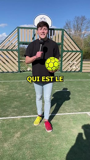 Qui est le meilleur au foot entre @Michou et @Inoxleshinobi ? ⚽️⚡️ #starfreestyle ⭐️