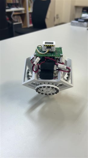 久しぶりの投稿です．とある先生に教えていただいた立方体型倒立振子です．3Dプリンターでフレームを作成してます．ひとまずPID制御で倒立しております． | 佐賀大学 佐藤和也研究室