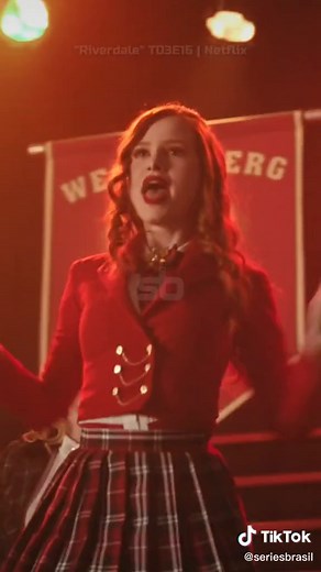 Riverdale se perdeu no personagem? Sim, mas entregou performances musicas ótimas, change my mind. O que acharam dos episódios musicais da série? Quem ainda tá acompanhando se manifeste! 👀 #riverdale #riverdaleheathers #heathersriverdale #heathersthemusical #cherylblossom #lilireinhart #camilamendes