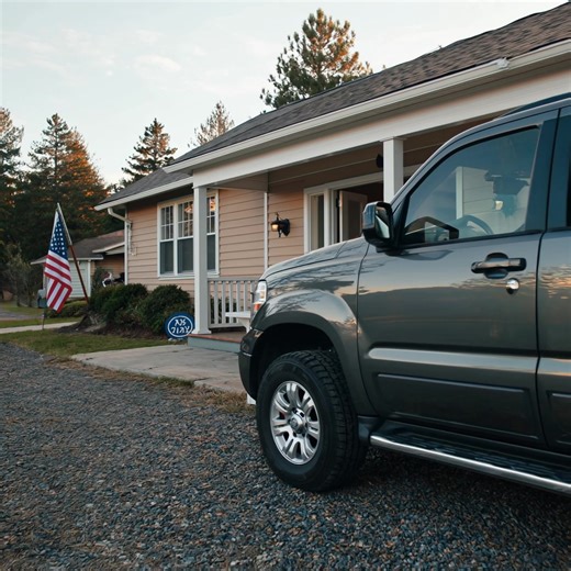 My parents gave me an old, dilapidated house and my sister a brand new apartment. When Mom saw what I had built, she said, “We’re taking this house back. It now belongs to your sister. You have 48 hours to move out.” When my sister arrived with her boxes, her face turned pale at the scene she saw… I’m Olivia Holloway, 28, and three months ago my parents slid two envelopes across the same mahogany dining table they use for every “family announcement.” Meredith—my twin, my parents’ favorite—opened