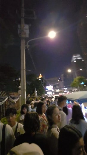 Bangkok Night Crowd Energy 🇹🇭 | Crazy City Walk Vibes 8K HDR