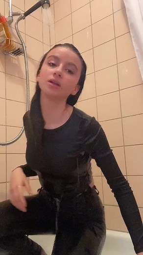 #showerwithclothes #jeans #wetgirl #wetclothes #wettshirt #WETLOOK #wetlook #wetjeans #wetshirt #wet #shower #douche