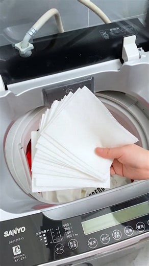 Best Home Gadgets on Instagram: "👕 No more colour mixing! These dirt & colour catcher sheets keep your clothes bright and clean after every wash. ✔️ Absorbs dye and dirt instantly ✔️ Safe for all fabrics & washing machines ✔️ Saves time and prevents stains Would you add this to your next laundry load? 🌀 🛒 Link in Bio 👍🏻 #laundryhacks #washingmachinecare #homecleaning #besthomegadgets #kimigadgets #cleanhome #laundrytips"