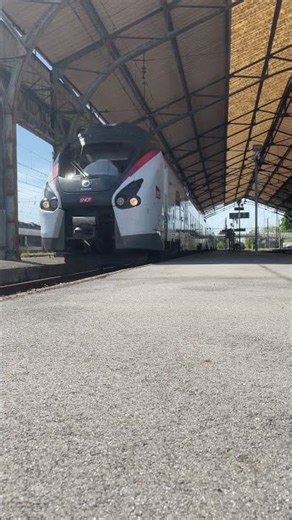 Intercité en gare de Puyoô #train #railtrack #trainspotting #railway