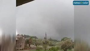 2.3K views · 100 reactions | ️ Sicilia este devastată de tornade: 15 tornade și trombe marine au lovit insula italiană în doar două zile. În urma tornadei enorme din Modica, o persoană a murit. #tornada #Sicilia #Italia #trombamarina Video: Stefania Macauda | Meteo & Radar România | Facebook