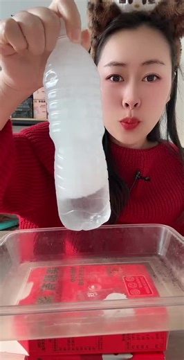 ASMR ICE EATING / ASMR MUKBANG ICE EATING SOUNDS FROM THE FROZEN WATER