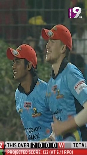 Unreal Catch! Robin Shines in BPL #reels | Channel Nine Sports