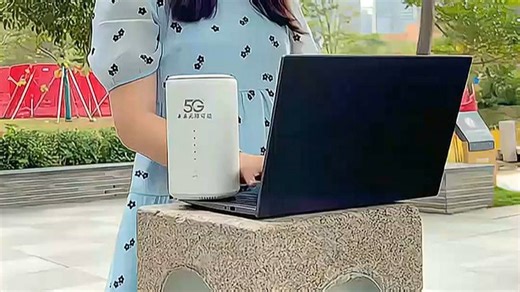 小巧无线免插卡路由器，即插即用