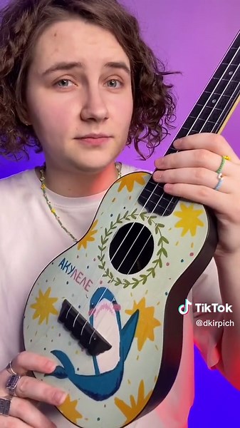 Learn D Minor Chords on Ukulele with Colorful Style