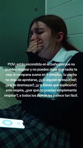POV: estás escondida en el baño porque no puedes respirar y no puedes dejar que nadie