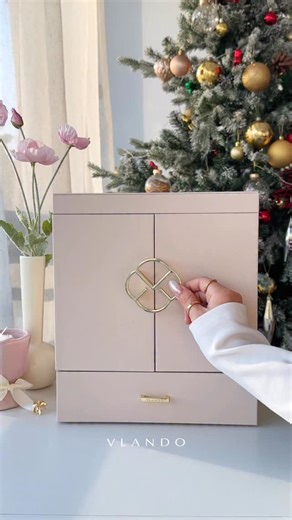 VLANDO on Instagram: "The moment you open the double doors, a world of organized elegance unfolds: tiered layers, dedicated compartments, and a full-length mirror to complete your look💖✨🫧🎀 #jewelrybox #jewelrylover #jewelrycollection #giftideas"