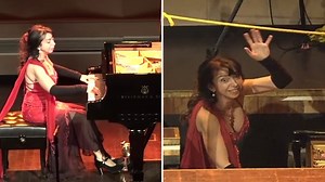A pianist’s grand piano broke on stage, and she dealt with it in the best way.