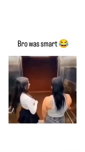 @tingtong8086 on Instagram: "The post showcases a close-up video of skilled hands carving a massive block of crystal-clear ice into uniform cubes using a knife, producing fine, foggy shavings in a professional kitchen setup. Uploaded by Indonesian creator Santi_nya on January 14, 2026, it quickly amassed 880,000 views and 815 likes, with replies in Indonesian raving about the ice's transparency ("bening banget") and the hypnotic carving process. The depicted clear ice technique involves directio