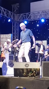 La danse à Axel Merryl sur le concert de Blaaz 😀. Qui a vu quelque chose ?😀 | Grand Public