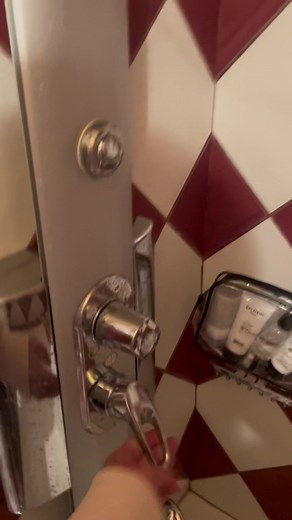 Modern Shower Fixtures and Stylish Bathroom Design