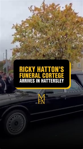 Ricky Hatton's funeral cortege passes Harehill Tavern in Hattersley. #manchestereveningnews #hattersley #uknews | Manchester Evening News
