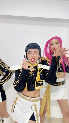 Who’s the baddest? Us! Hello?! #kpopdemonhuntersnetflix #Huntrixcosplay #kpopdemonhuntershuntrix #huntrixkpopdemonhunters #rumicosplay #miracosplay #zoeycosplay #cosplayers #cosplay | Ross Diong