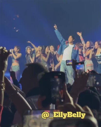 #DonBelle, Angeline, BINI and other ASAP artists singing 'Hallelujah' at #ASAPEngland. ASAP UNITED KingDONBELLE #LonDONBELLEDiaries #BELLEnglandJourney #DONNYFinestInEngland #DonnyPangilinan #BelleMariano ( ©: _EllyBelly ) | Mommies of DonBelle OFC