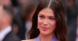 Iris Mittenaere victime d'un accident vestimentaire, sa jupe a craqué au pire endroit !