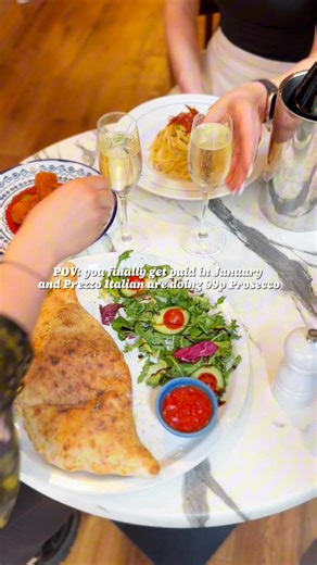 Your payslip finally drops in January and so does the price of our Prosecco 🤭🥂 Enjoy unlimited 99p glasses of Prosecco from today until the 30th January. Click the link in our bio to claim your voucher and book your table. 🔗 #payday #januarydeals #prezzoitalian #italian #italianrestaurant | Prezzo