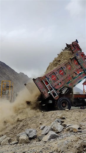 Mini Truck Unloading Stones in Action 🚛🪨 #stone #truck #machinery