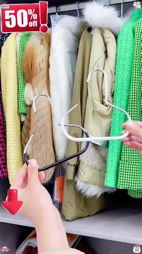 Can hang various hats, baseball caps, camisole bags, scarves and belts, neat and tidy, easy to take