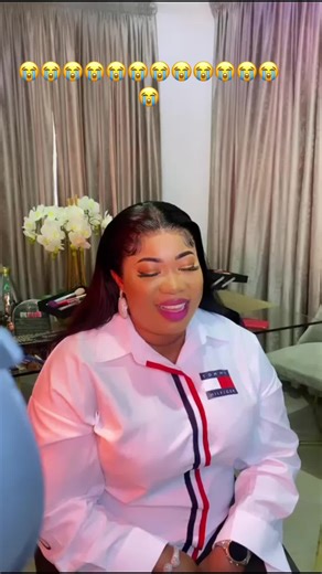 Hilarious Girl Falling Off Chair Video