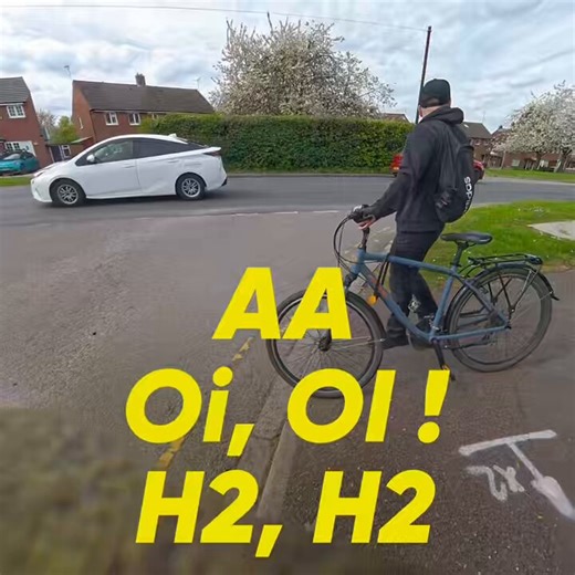 AA ddouble ttap.Not satisfied with ignoring the Highway Code once? Try again.@TheAA_UK , driver retraining please.