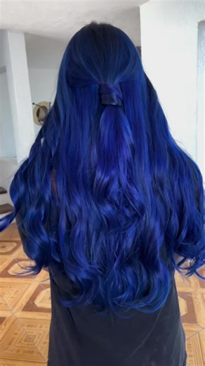 Transformación de Cabello: Balayage Azul Espectacular