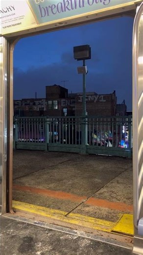 New York Subway: R188 door chime