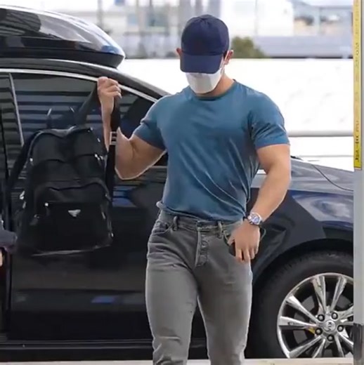 Wonho at the Airport: A Fan's Dream Moment